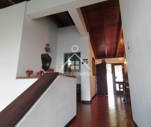 Imagen 2 de 14 de Venta! Amplia Casa En Colinas De Santa Mónica Calle Cerrada Con Vigilancia Privada.