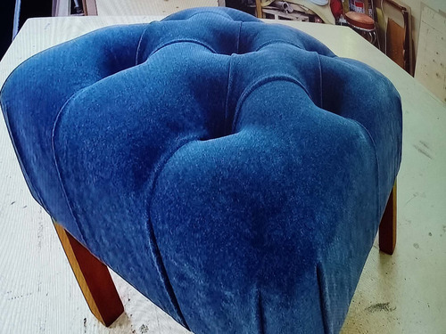 Puff Sillón Tapizado Con Patas De Madera Pouf