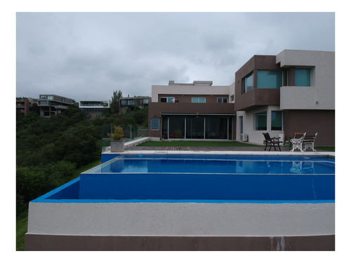 Imagen 3 de 15 de Casa En Venta B°la Rufina Casa Con Vistas Y Ubicacion Privilegiada. 4 Dorm.