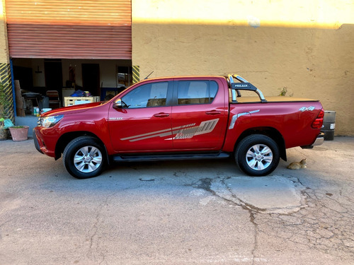 Imagen 3 de 11 de Toyota Hilux Srv 4x4