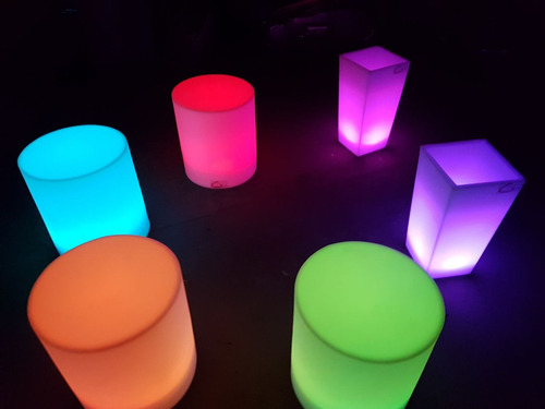 Puff Cilindrico Iluminado Con Sistema Led Rgb 16 Colores Lista Para Enchufar 220