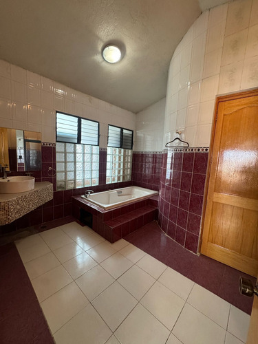 Casa En Venta, Santa Maria Huecatitla, 3 Recamaras
