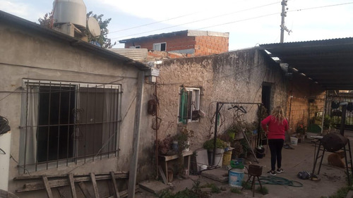 Casa En Venta - 5 Dormitorios 3 Baños - 230mts2 - Longchamps