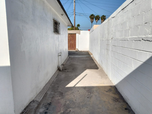 Casa Para Oficinas Con Bodega Amplia