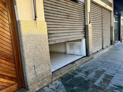 Aluga-se Salão Tipo Comercial Com 38 Metros.
