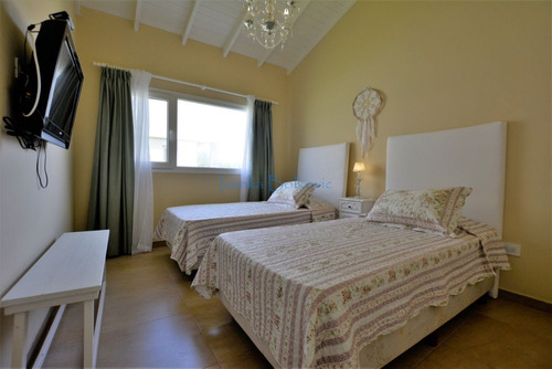 Venta Casa Ideal Para Disfrutar Rodeada De Pinos Con Piscina