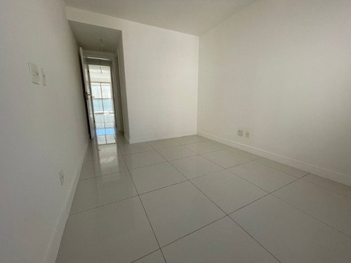 Imagem 15 de 30 de Excelente Cobertura Duplex De Alto Padrão Com Três Suítes Na Avenida Afrânio De Melo Franco, Leblon. - Co00046 - 69400607