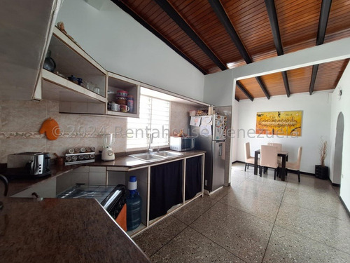 Casa En Venta Yucatan , Zona Norte Barquisimeto, Amplia, Tanque Subterraneo, Mls 24-22024 Dh