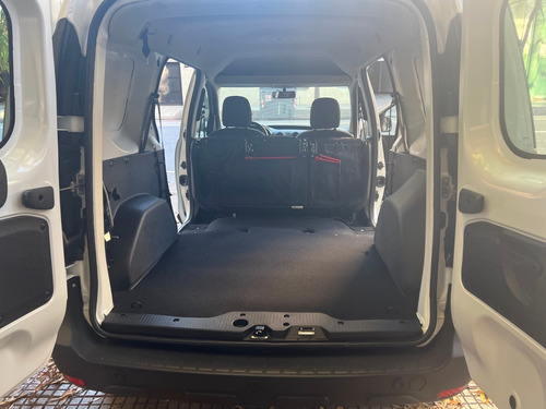 Imagen 6 de 10 de Alquilamos Renault Kangoo Y Logan Semana Minimo Solo Empresa