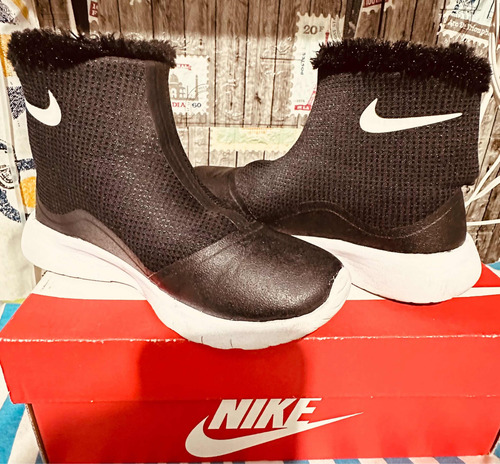Nike Tanjun Hi Niño (Usado)