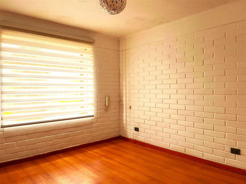 Casa En Venta De 4 Dorm. Portal De La Viña, Peñalolén
