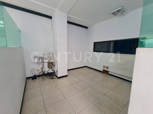 Local Comercial Con Oficinas Y Bodega En Colonia Chulavista Puebla