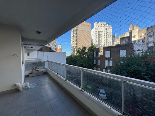 Venta - Departamento De Tres Dormitorios Con Balcón Y Cochera En Centro Río, Rosario