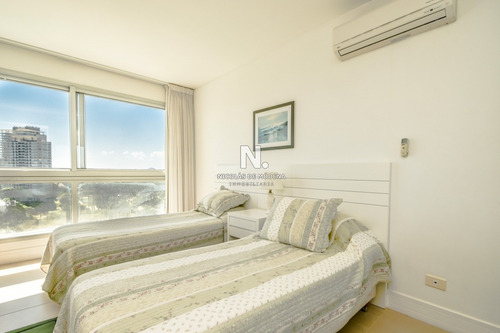 Venta De Apartamento De Dos Dormitorios En Suite Más Dependencia De Servicio En Torre Le Parc, Punta Del Este- Ref: 276
