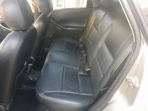 Imagem 11 de 15 de Ford Focus 1.6 Gl 5p 2005
