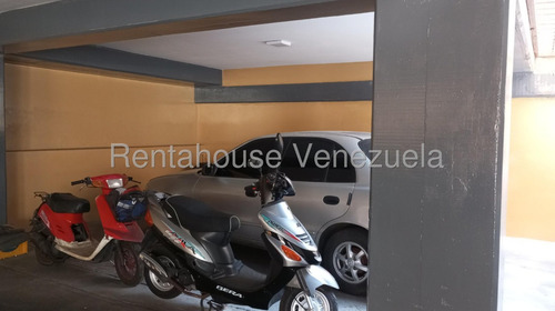Maria E. Vende Con Excelente Ubicación Y Amoblado Apartamento En Centro, Lara#25-18761**3h 3b 95m2