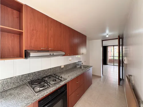 Apartamento En Venta Con Espacios Amplios Poblado (loma De Los Parras)