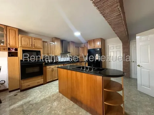 Casa En Venta. Urb. Alto Prado.