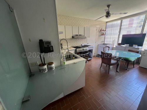 Apartamento En Venta Con Excelente Ubicaciòn En La Urb. Lomas De Las Mercedes