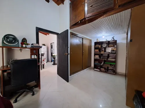 Casa En Venta En Laureles. Cod V15237