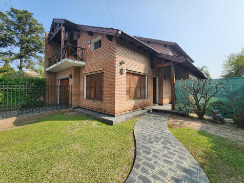 Casa De 3 Dormitorios Con Gran Jardín Y Pileta En Fisherton