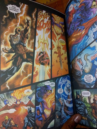 Imagen 3 de 4 de Libro Comic Dc Universe Vs Master Of The Universe En Español