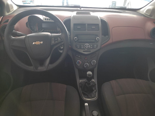 Imagen 9 de 15 de Chevrolet Sonic 2017 1.6 Lt Mt
