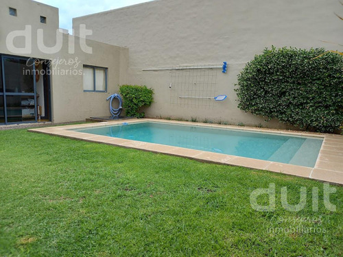 Casa En Venta 3 Dormitorios, Pileta Barrio Alejandro Centeno