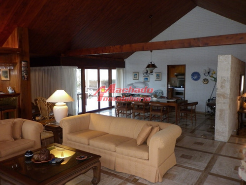 Espectacular Residencia En Zona Residencial, Ideal Para Vivir Todo El Año- Ref: 3833