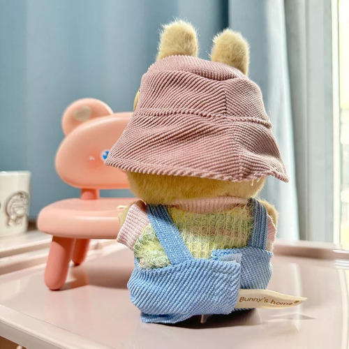 Kit De Labubu Monster Have A Seat Sentado Con Ropa Y Funda