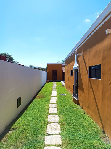 Venta De Casa De Un Piso, Remodelada En Baspul, 4 Recámaras