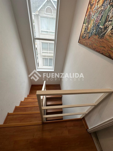 Casa De 3 Pisos En Pasaje Cerrado En Venta. En Ñuñoa