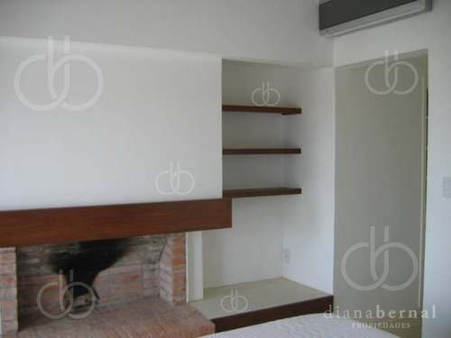 Imagen 12 de 30 de En Punta Del Este En La Zona Exclusiva De Punta De Piedra, Chalet De 5 Dormitorios Y Dependencia Con Piscina Climatizada.- Ref: 4041