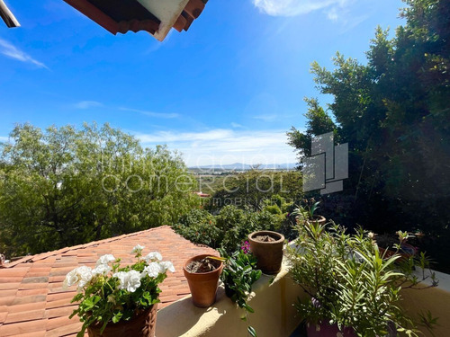 Casa En Venta En Huertas La Joya, Estilo Campestre, Con 4 Recámaras