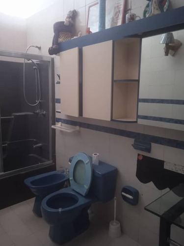 Se Vende Casa 211m2 3h+s/ 2b+s/ 1pe Urbanizacion Miranda