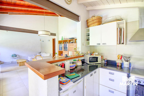 Casa En Venta En Martinez 4 Ambientes Uno En Suite, Jardín Con Pileta, Cochera X 2.