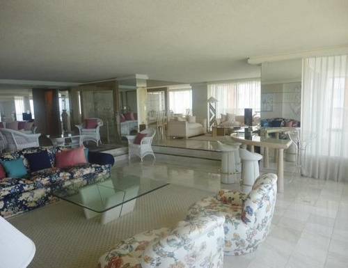 Apartamento En Venta De 3 Dormitorios En Playa Mansa