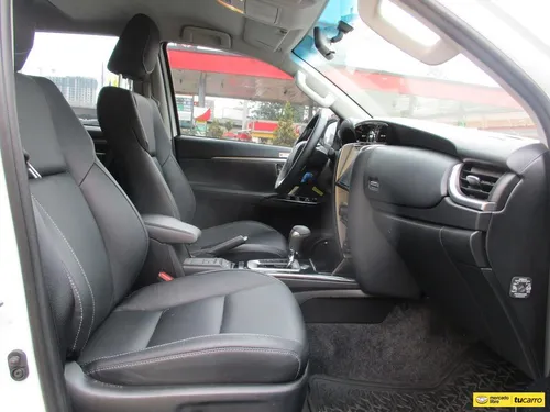 Toyota Fortuner Black Edition 4x2 2.4cc At Aa