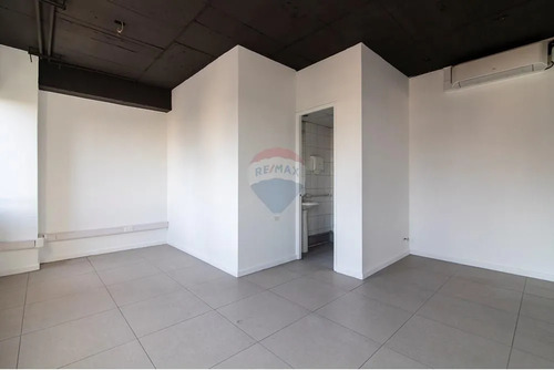 Of. Planta Libre 104,64 Mts2 Metro P.  De Valdivia