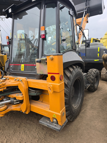 Retroexcavadora Case 770 Ex 4 Awd 2024.