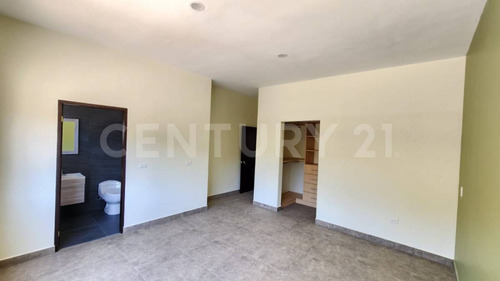 Casa Dentro En Nuevo Desarrollo Con Excelente Ubicación