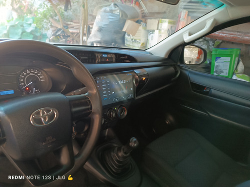 Toyota Hilux sr 2.7 Cabina Doble Sr Mt