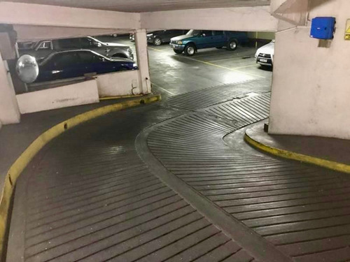 Imagen 4 de 7 de Cochera En Venta. Barrio Norte. Oportunidad!!
