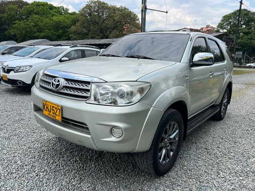 Toyota Fortuner URBANA 2.7 4X2