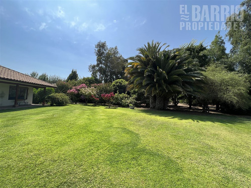 Casa En Venta De 6 Dorm. En Colina