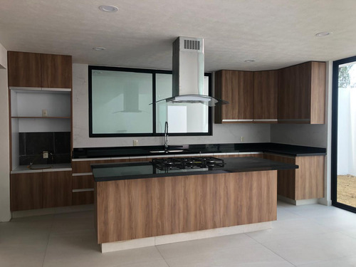 Venta De Casa En Metepec, En El Residencial Amalfi