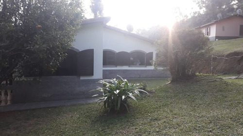 Maravilhosa Casa De Campo Com Piscina Aquecida (climatizada A 28 Graus), Lago, Riacho, Campo De Futebol, Sinuca, Fliperama.