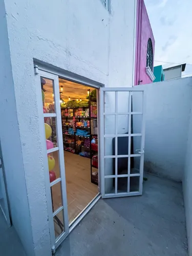 Casa Con Local En Venta
