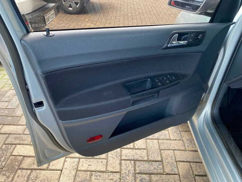 Imagem 14 de 15 de Volkswagen Polo Sedan 1.6 Mi 8v Total Flex 2004