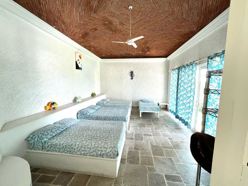 Venta De Casa En Cuernavaca, Col. 3 De Mayo, 2400 Mts
